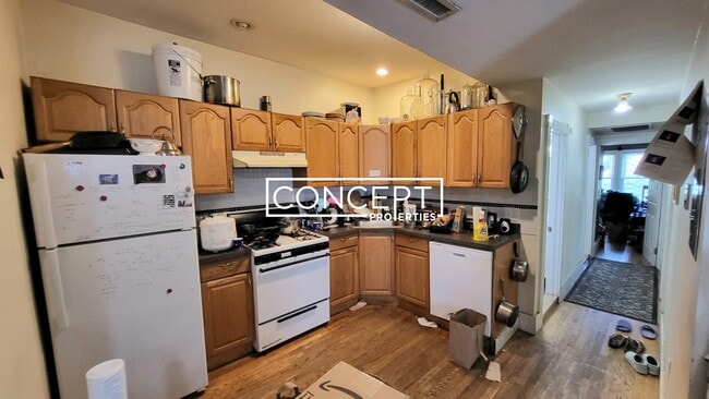 Building Photo - 131 Brook St