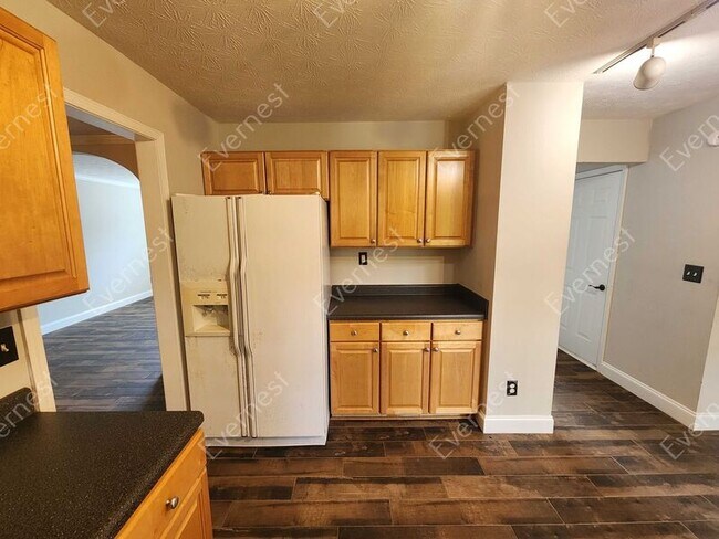 Building Photo - 3320 Northcliff Dr