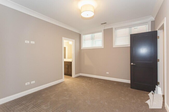 Foto del edificio - 878 W Lill Ave