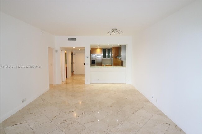 Foto del edificio - 201 Crandon Blvd