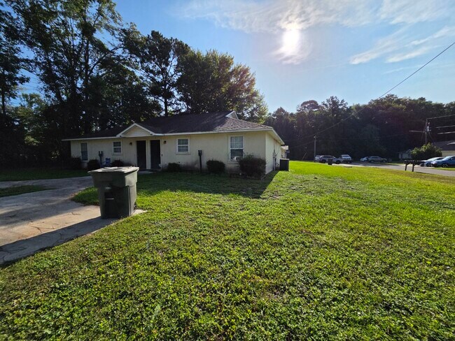 Building Photo - 403 S Ashley St