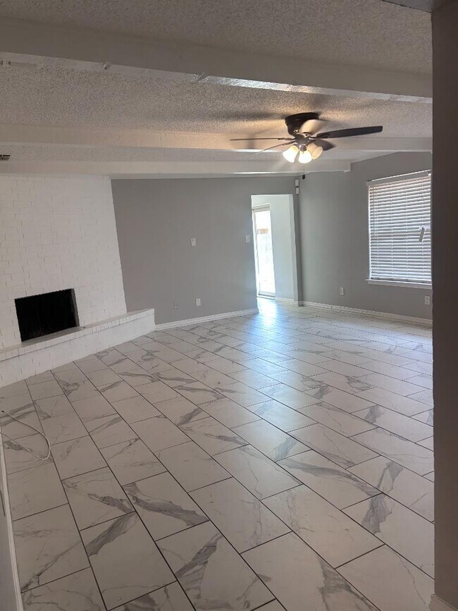 Foto del edificio - 1446-1448 Pinnacle Peak Dr