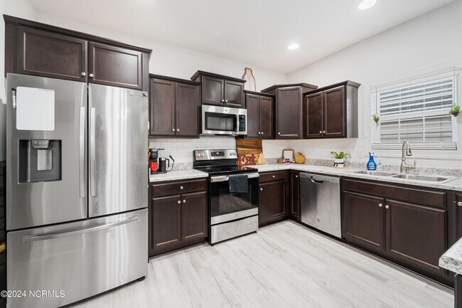 Foto del edificio - 409 Amethyst Ct