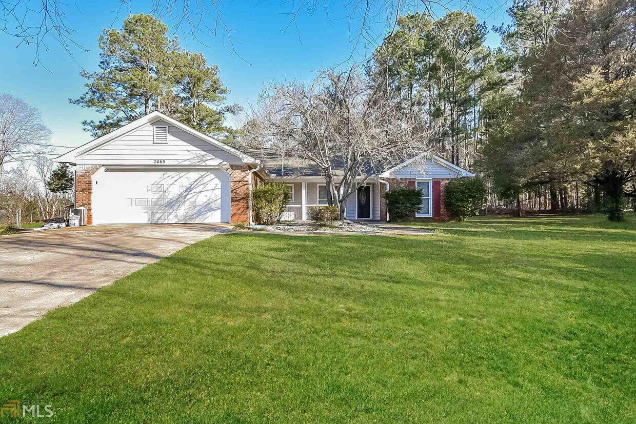 Primary Photo - 7065 Rivertown Rd
