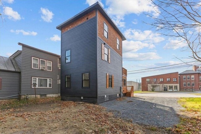 Building Photo - 109 School St