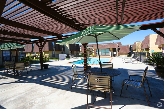 Piscina - StoneBrook Apartments