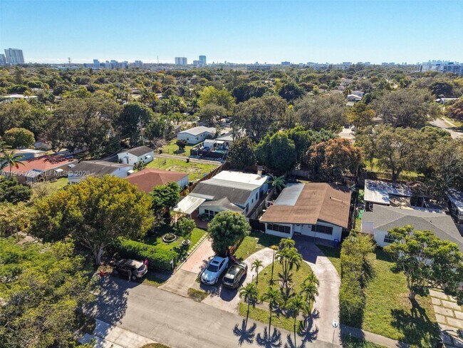 Foto del edificio - 1624 NE 175th St