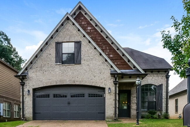 Building Photo - 450 Garden Springs Dr