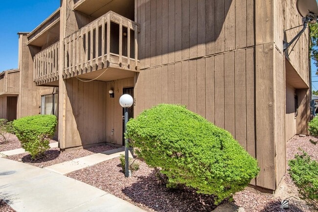 Building Photo - 833 S Avenue A