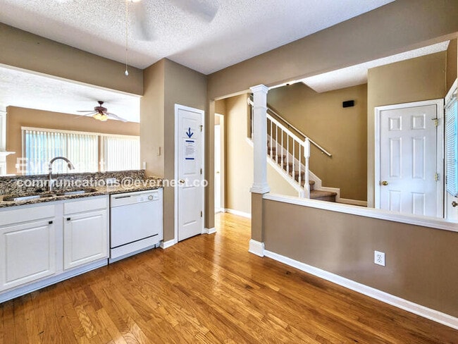 Building Photo - 2521 Heyoak Ct