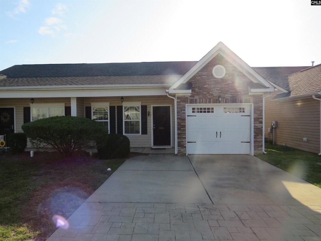 Primary Photo - 242 Dawsons Park Dr