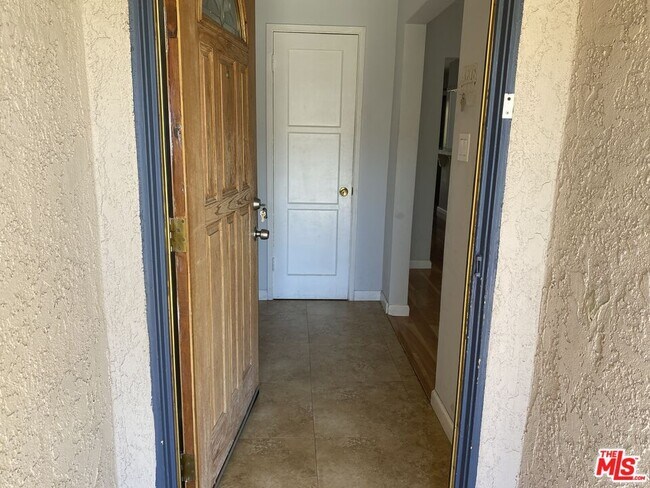 Building Photo - 5218 Parkglen Ave