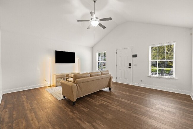 Building Photo - 16 Ristona Dr