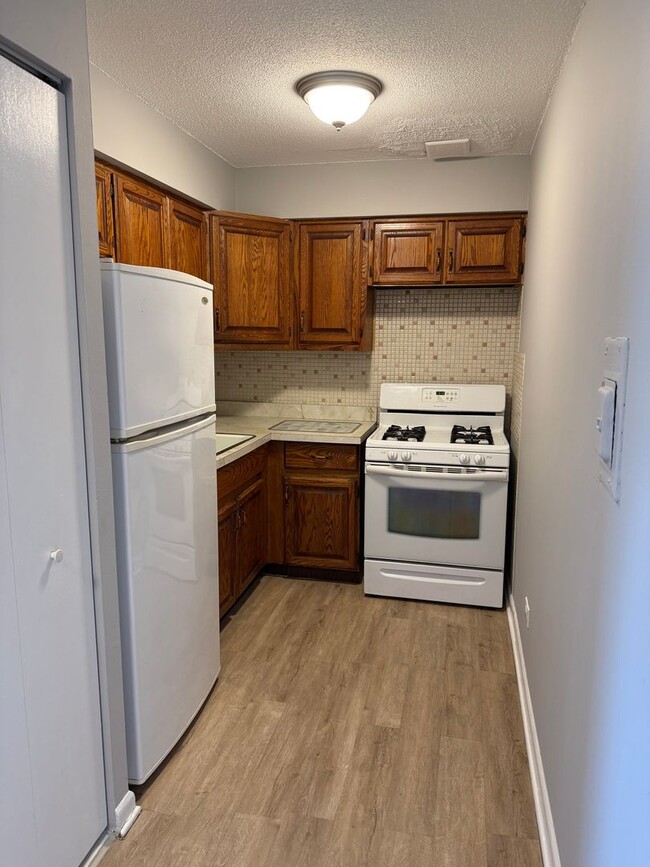 Building Photo - 1 Bedroom/1 Bath Unit Close to Transportat...