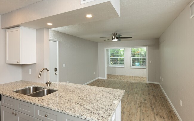 Foto del edificio - 641 Columbia Ct