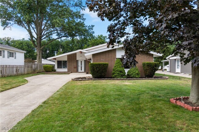 Building Photo - 23938 Delmere Dr