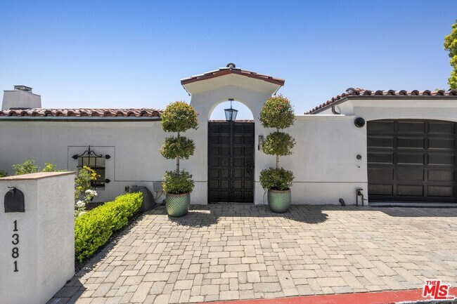 Building Photo - 1381 Summitridge Dr