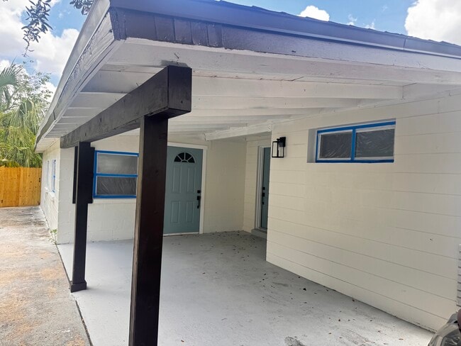Foto del edificio - 3205 E Shadowlawn Ave