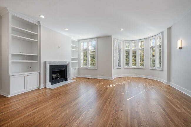 Foto del edificio - 2658 N Southport Ave