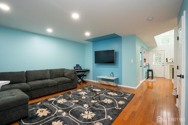 Building Photo - 141 Briarwood Dr