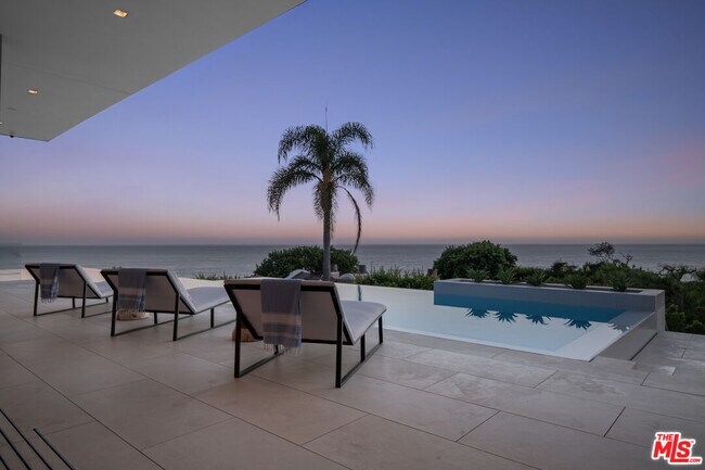 Foto del edificio - 26946 Pacific Coast Hwy