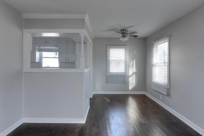 Building Photo - Spacious Three Bedroom!