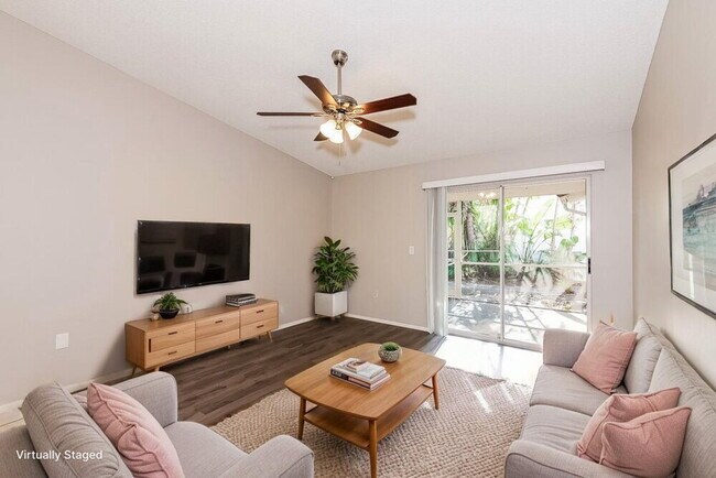 Foto del edificio - 2444 Briar Oak Cir