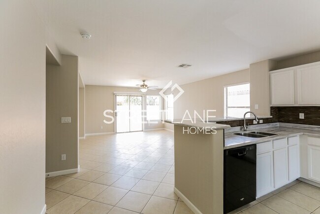 Foto del edificio - JUST REDUCED!