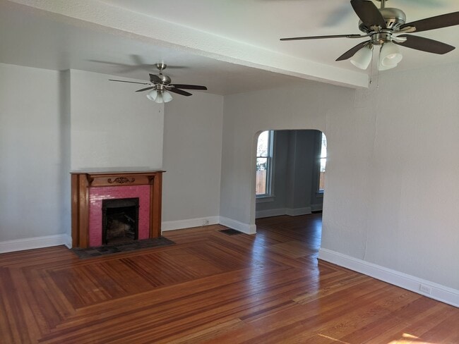 Building Photo - SUPER CUTE VINTAGE 2-STORY HOME IN BERKELE...