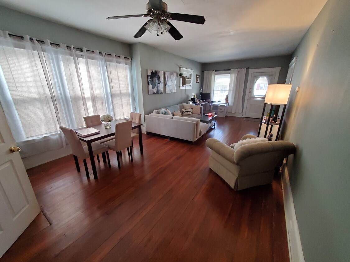 Living Room - 1568 Wagar Ave