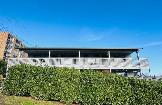 Foto del edificio - 3430 Wetmore Ave