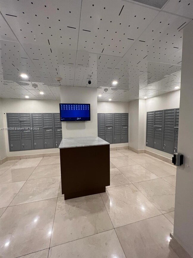 Building Photo - 540 Brickell Key Dr