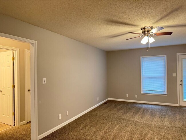 Building Photo - Sango! 3 Bed/2.5 Bath with unfinished base...