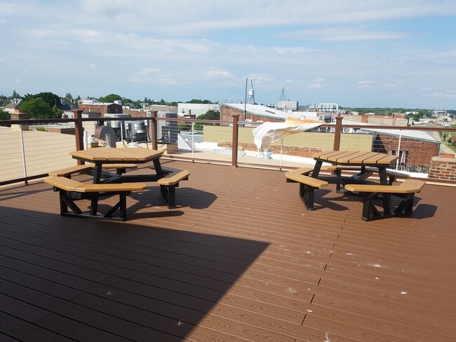 rooftop deck-Jackson St Pier - Water's Edge Apartments