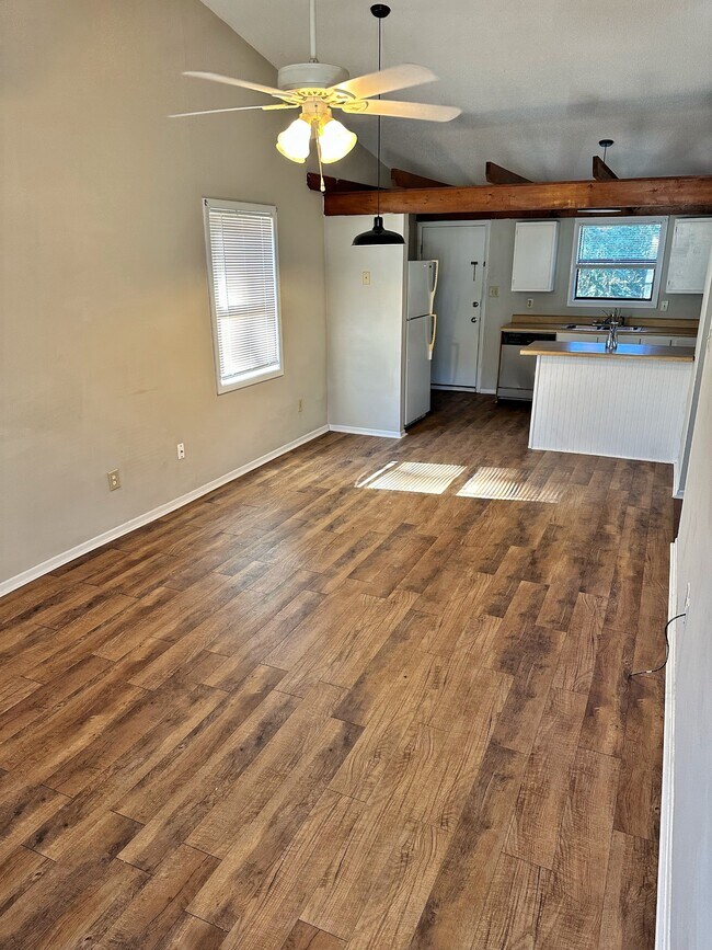 Foto del edificio - 138 Village Ct