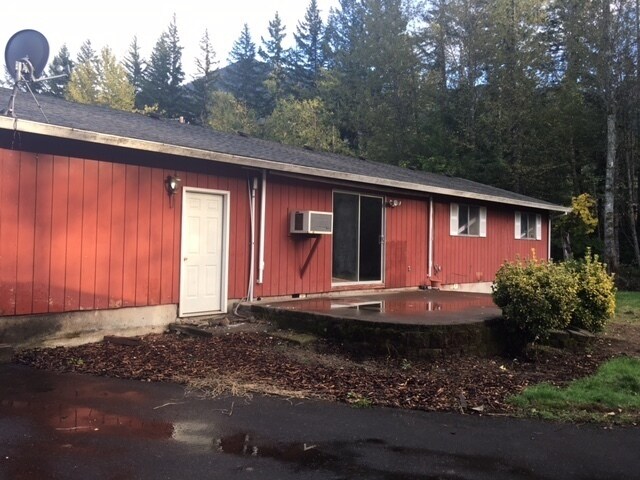 Foto del edificio - 3 Bedroom 1 Bath Home on large lot in Cascade Locks, OR