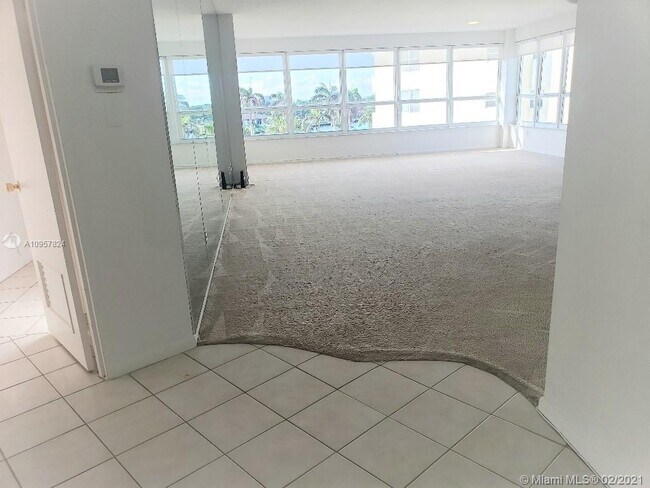 Building Photo - 4925 Collins Ave