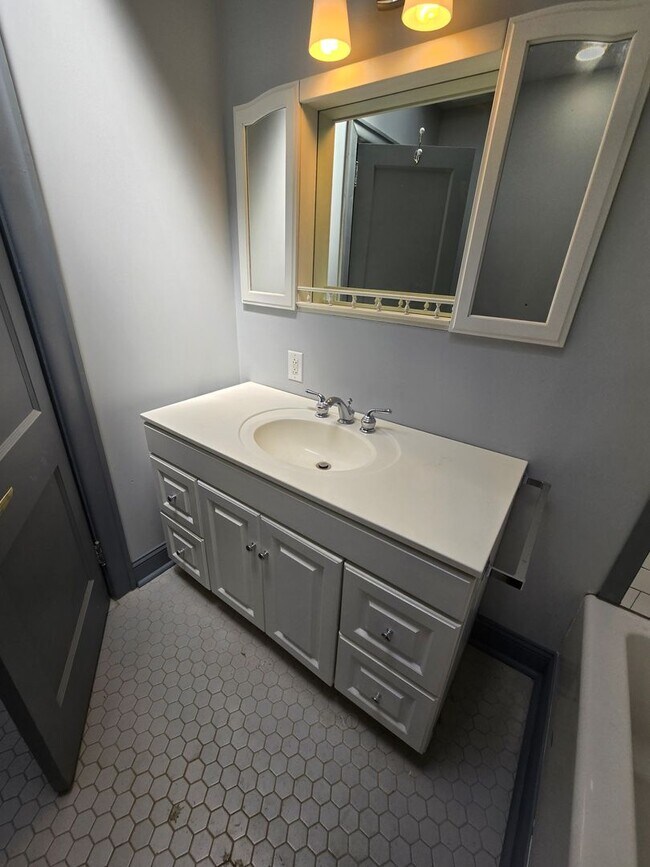 Foto del edificio - Beautifully Renovated 5BR/2BA Home in Olney