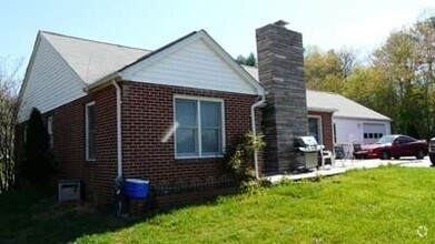 Building Photo - 149 Crestview Heights