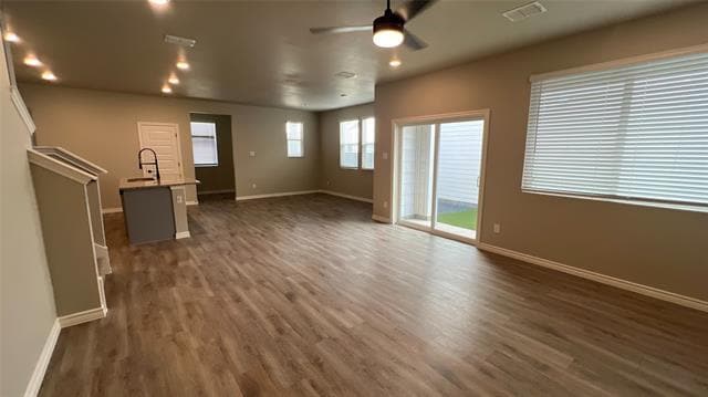 Building Photo - 825 Blossom Ln