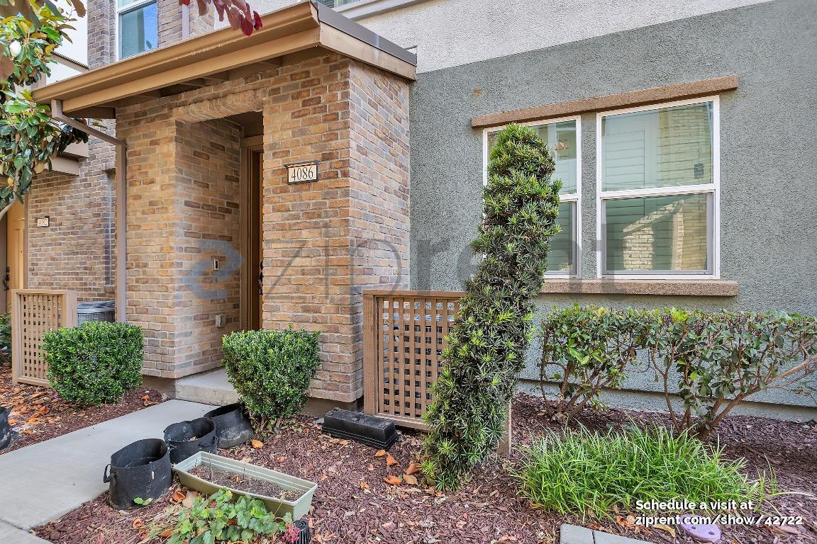 Foto principal - 4086 Kinsale St
