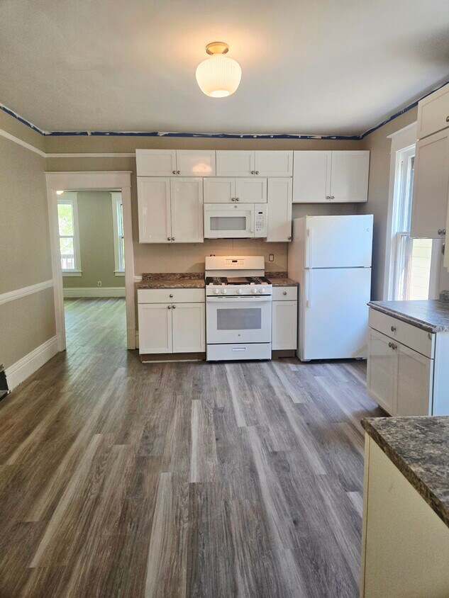 Eat-in kitchen - 1647 S 63rd St
