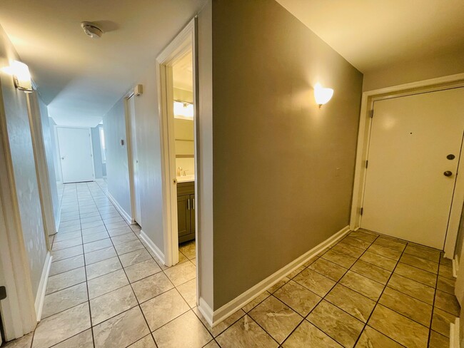 Building Photo - CHARMING CONDO IN STAFFORD!