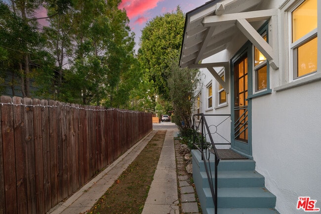 Building Photo - 4316 Kingswell Ave