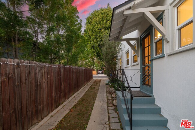 Foto del edificio - 4316 Kingswell Ave