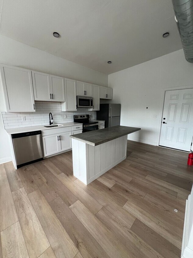 Primary Photo - Amazing VIEWS! - Available May 15th