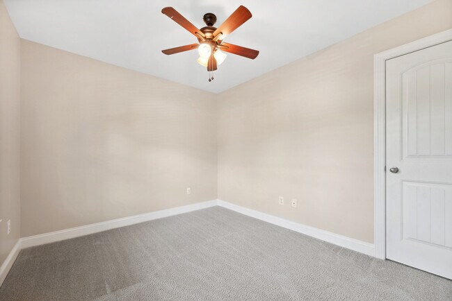Building Photo - 1359 Town Home Dr