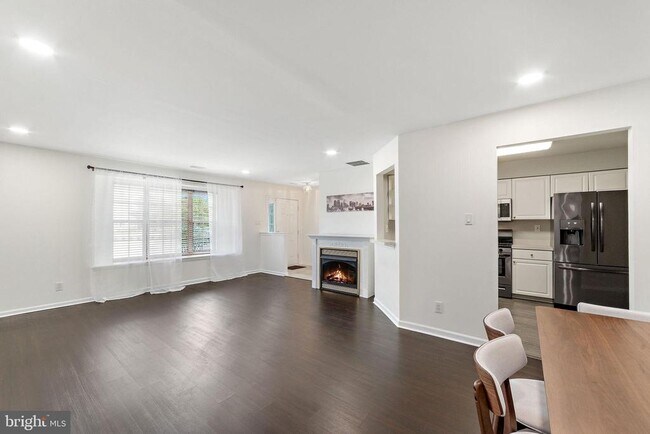 Building Photo - 4402 Aberdeen Ln