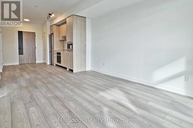 Building Photo - 1007 The Queensway