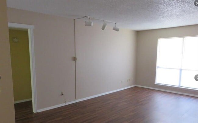 Building Photo - 803 Cardinal Creek Blvd